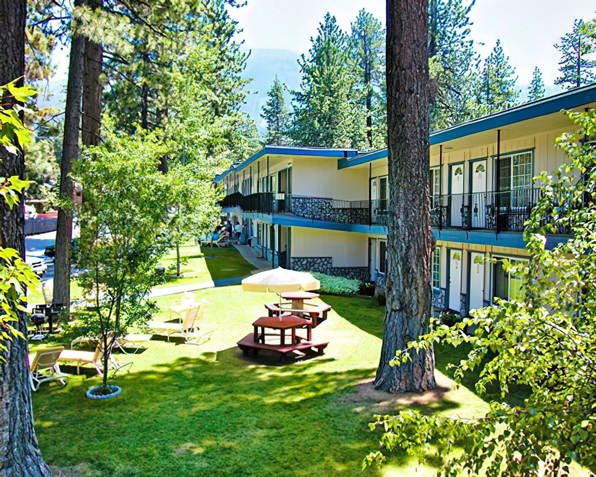 Americana Village - Image 15