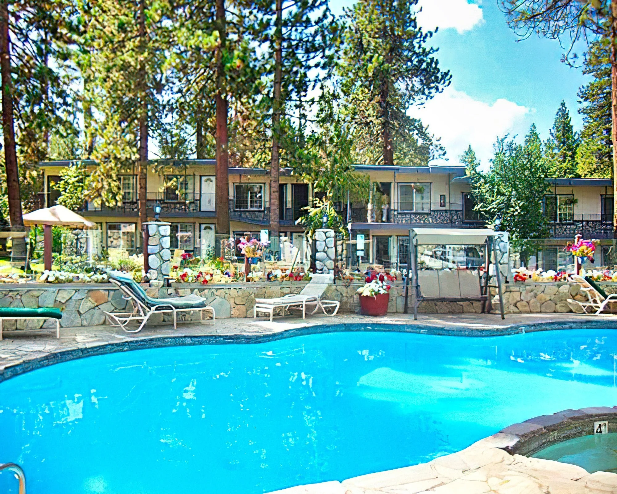 Americana Village - Image 7