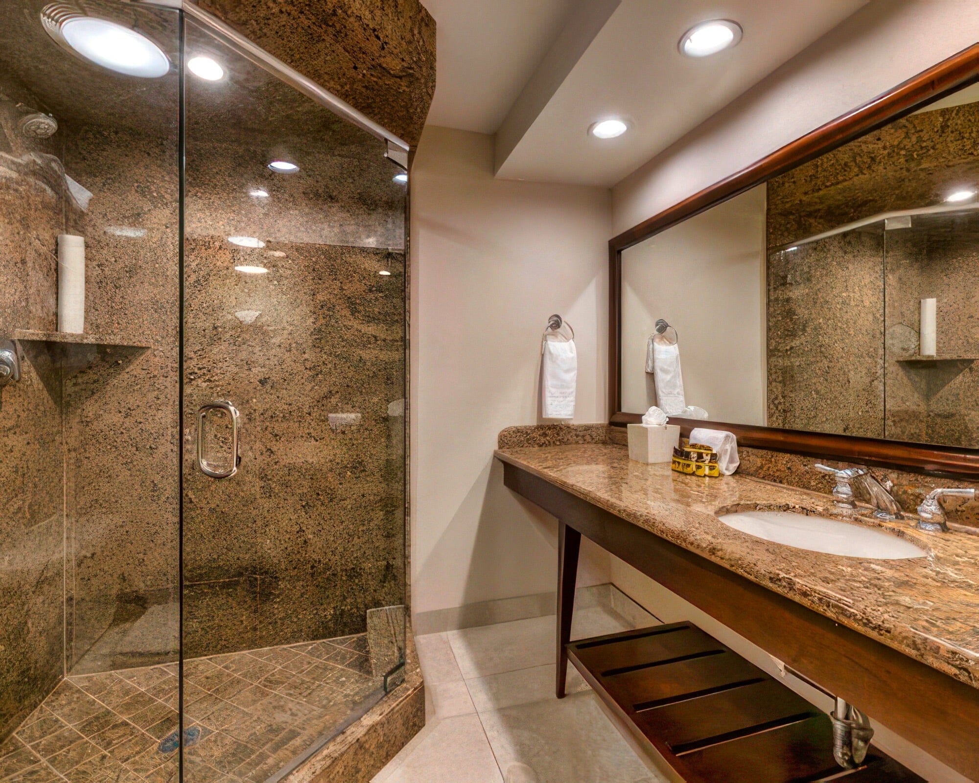 Best Western Plus Island Palms Hotel & Marina - Image 4
