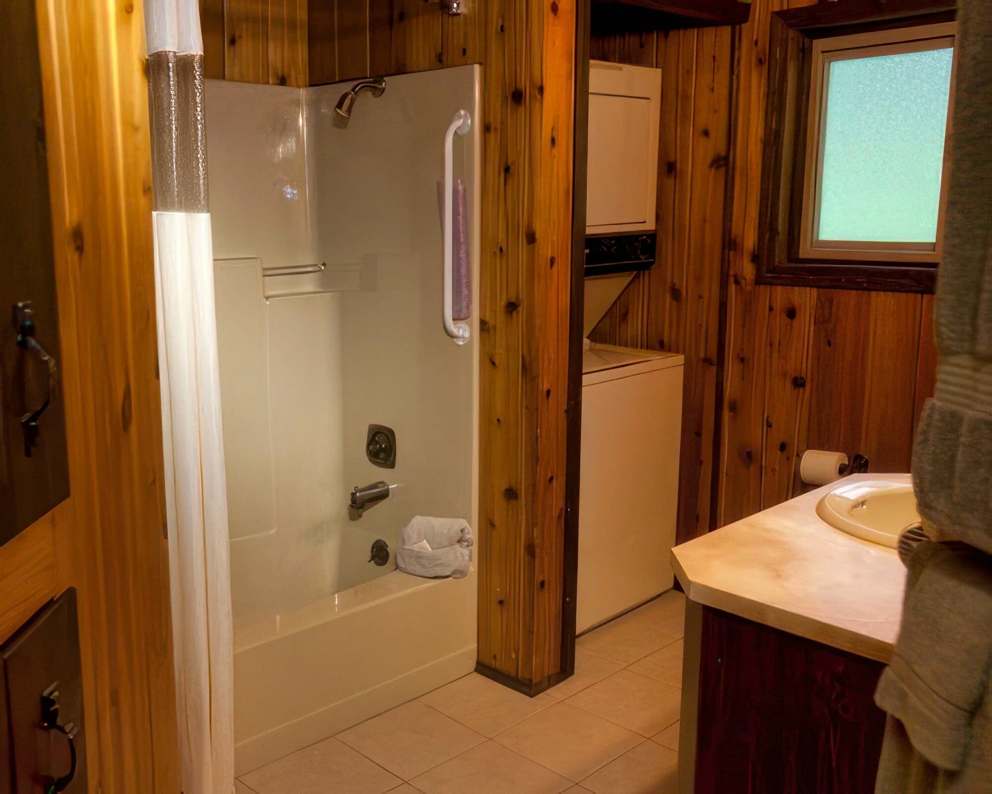 Glacier Wilderness Resort - Image 8