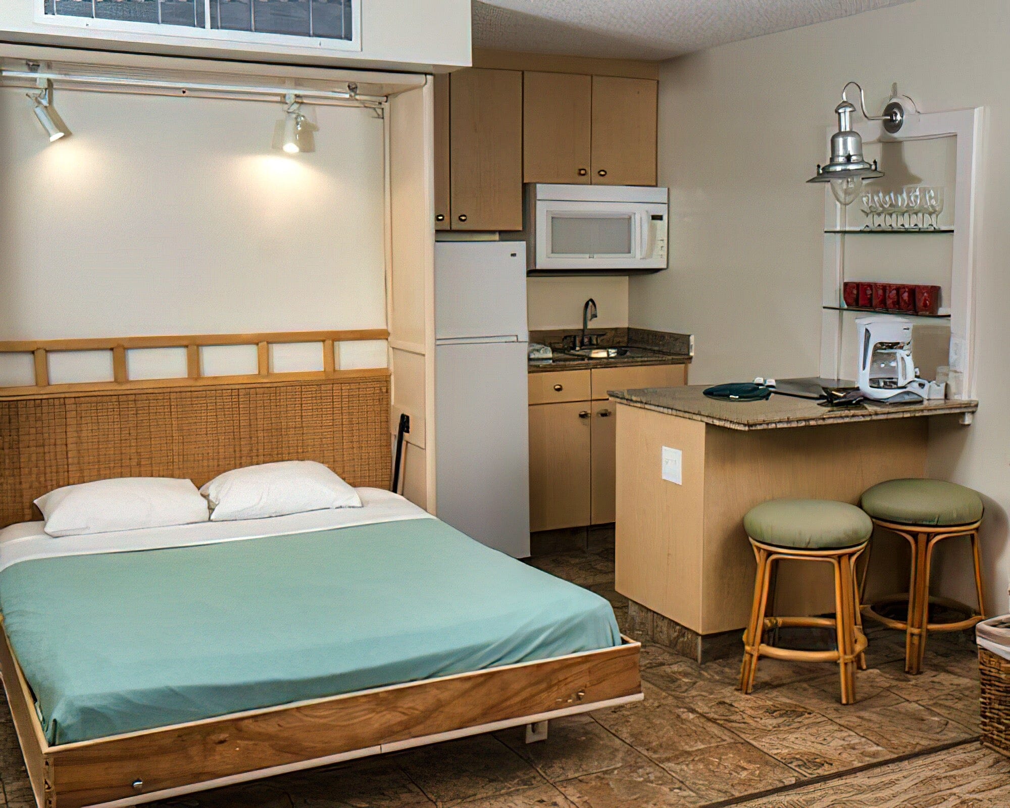 Kahana Beach Resort - Image 15