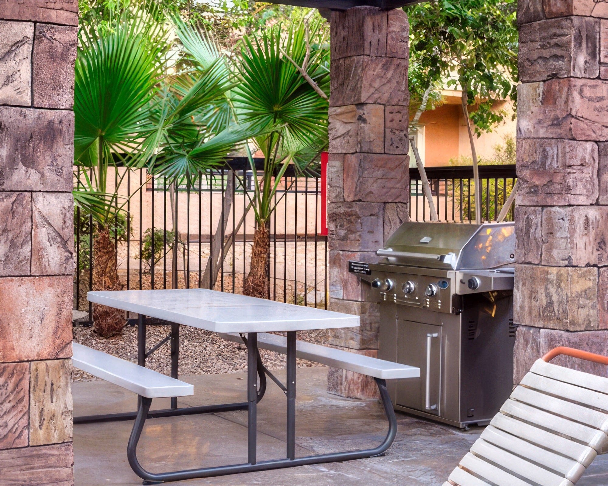 Shell Vacations Club At Desert Rose Resort - Image 22
