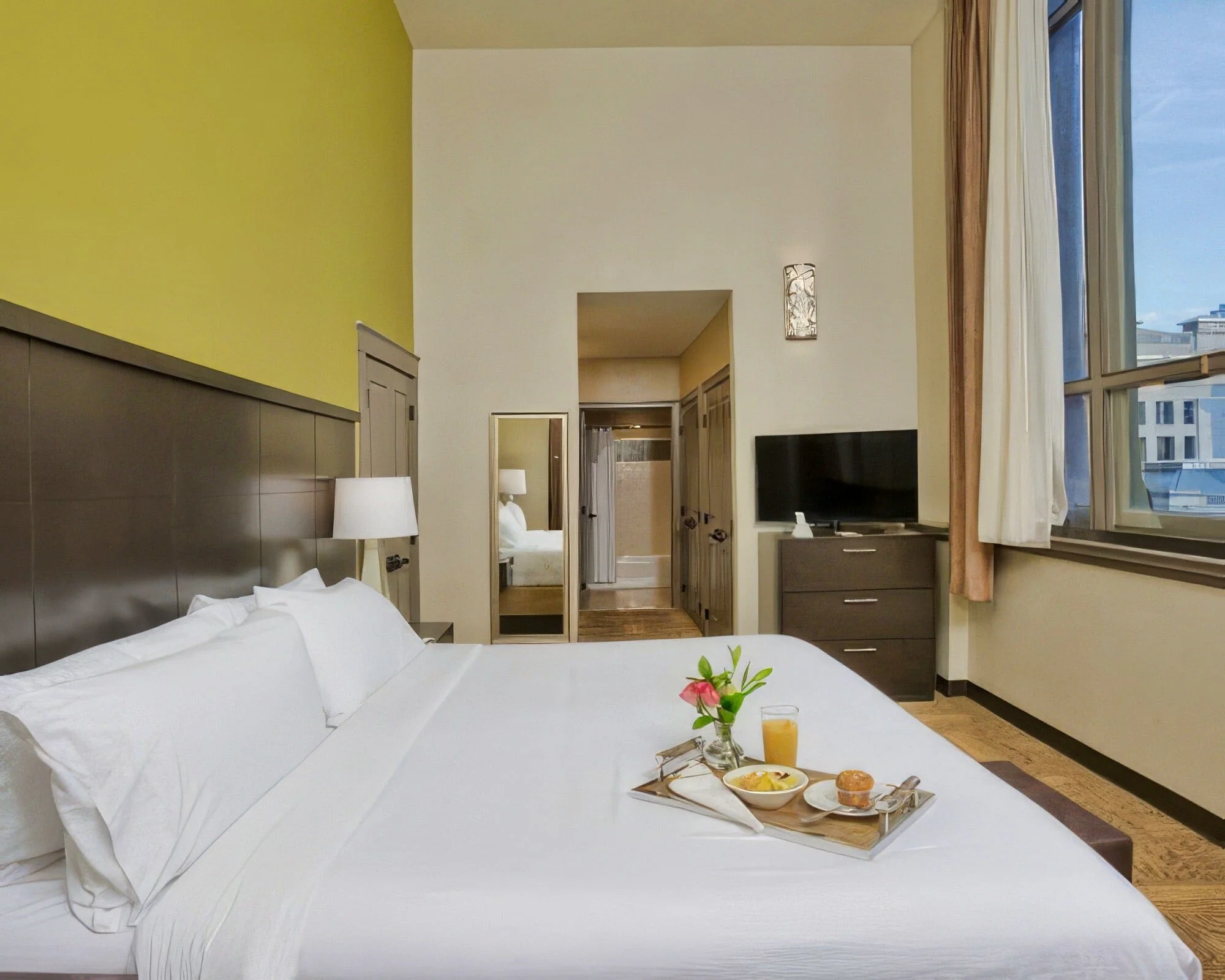 Staybridge Suites Baltimore Inner Harbor - Image 4