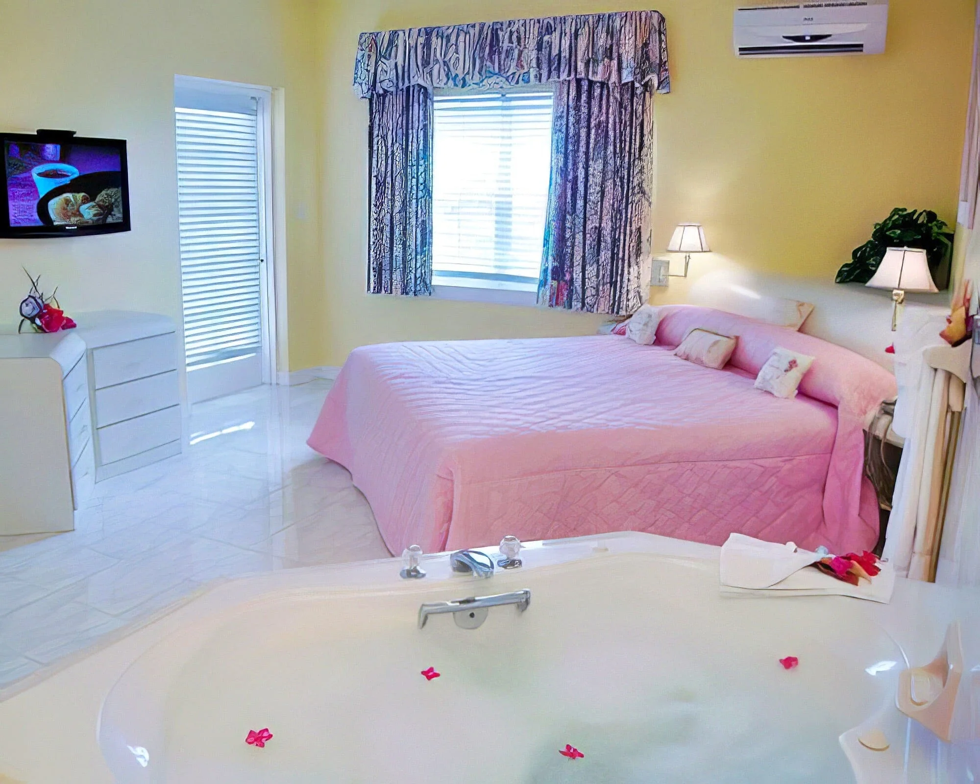 Sandyport Beach Resort - Image 5